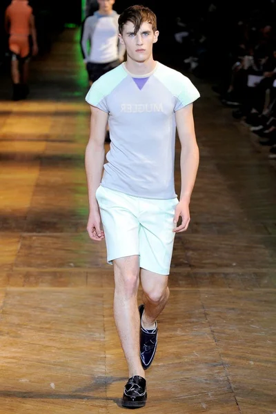 Look 26